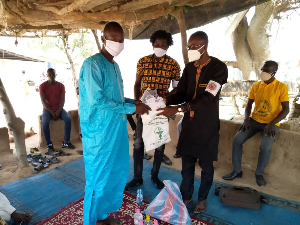 Tchad : ​les jeunes anti Covid-19 offrent des masques et gels hydroalcooliques