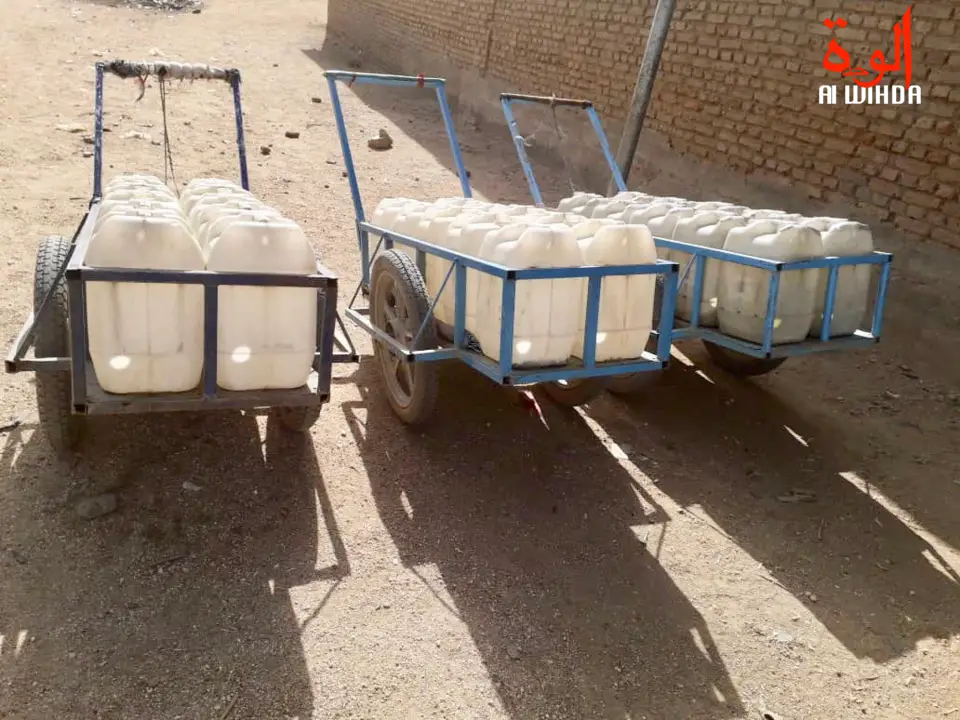 Des pousse-pousse d'eau à Abéché. © D.H./Alwihda Info