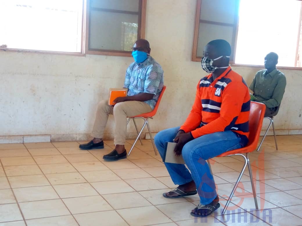 Tchad : au Guera, des concertations pour renforcer la diffusion des cours à la radio. © Béchir Badjoury/Alwihda Info Tchad : au Guera, des concertations pour renforcer la diffusion des cours à la radio. © Béchir Badjoury/Alwihda Info