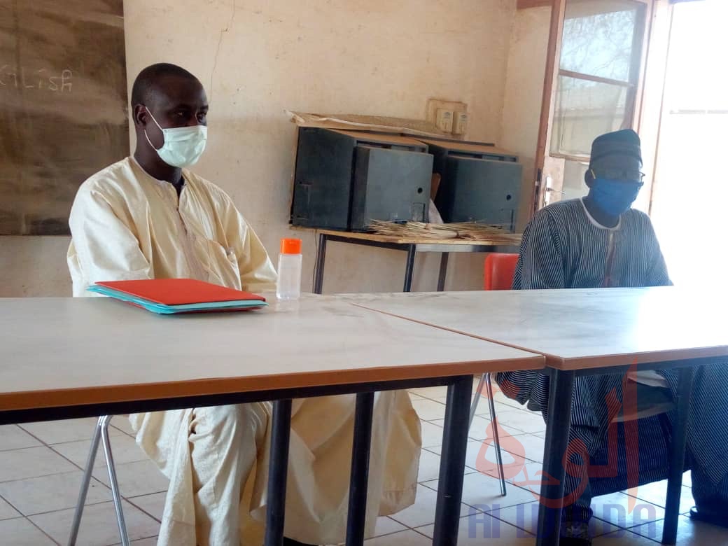 Tchad : au Guera, des concertations pour renforcer la diffusion des cours à la radio. © Béchir Badjoury/Alwihda Info Tchad : au Guera, des concertations pour renforcer la diffusion des cours à la radio. © Béchir Badjoury/Alwihda Info