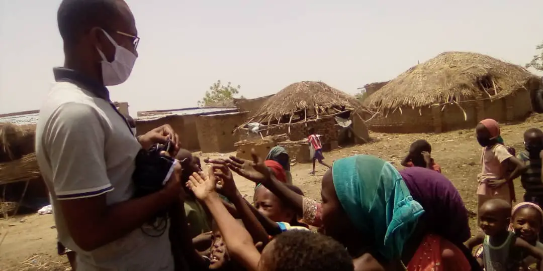 Tchad - Covid-19 : les distributions de masques s'étendent aux villages. © Mahamat Abdramane Ali Kitire/Alwihda Info