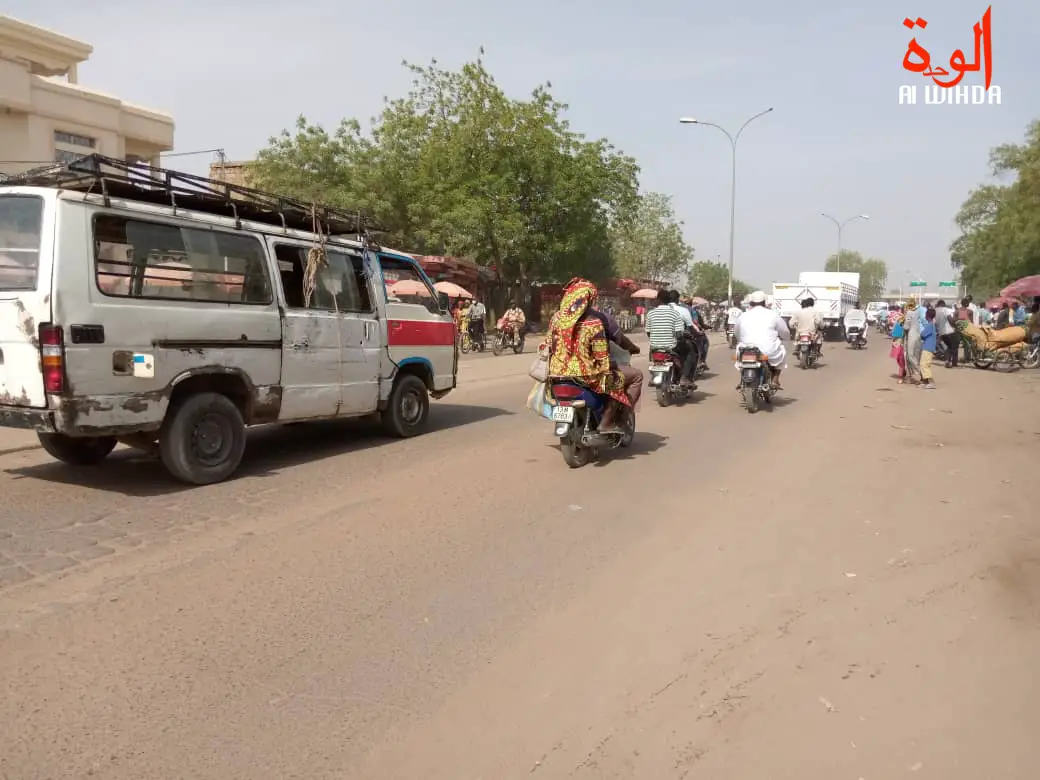 Un minibus à N'Djamena. © Kelvin Mendig-lembaye Djetoyo/Alwihda Info