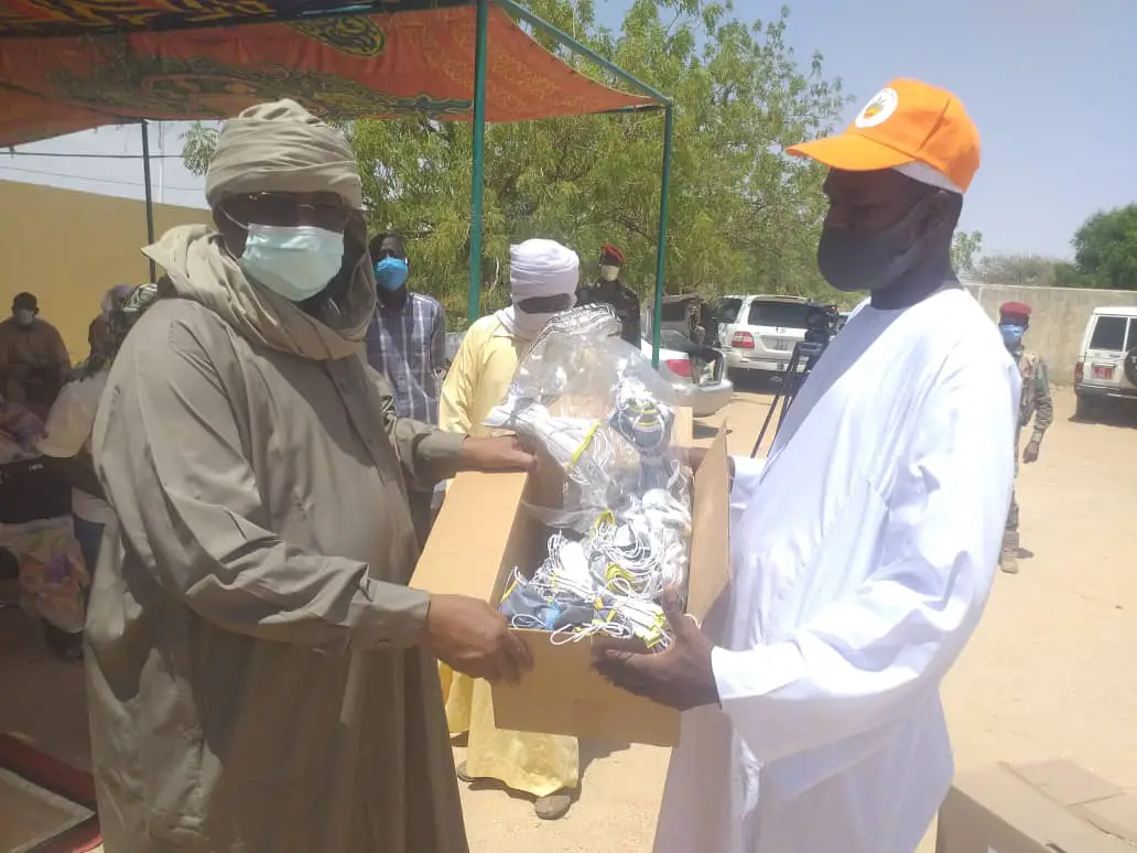 Tchad : 1000 cache-nez offerts par l'UNDR à Abéché.