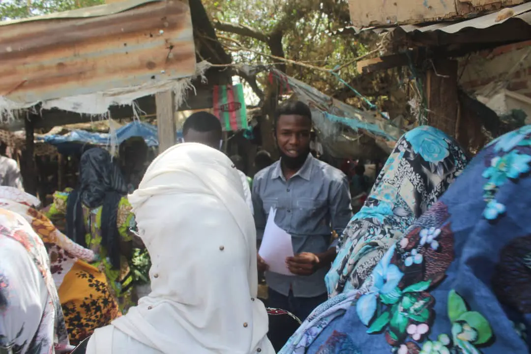 Des citoyens tchadiens sensibilisent contre la Covid-19 dans un marché de N'Djamena. Illustration © D.H./Alwihda Info