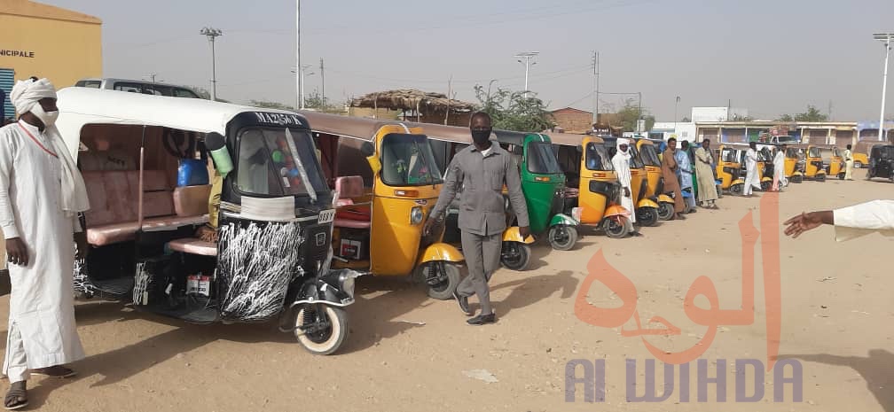 Tchad - Covid-19 : exposés au quotidien, les transporteurs d'Abéché reçoivent des masques. © Abba Issa/Alwihda Info