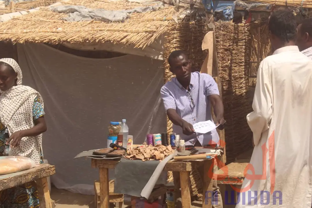 Un vendeur produits à N'Djamena, au Tchad. Illustration © B.K./Alwihda Info