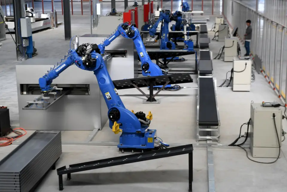 An industrial robot is working on a production line of an elevator manufacturer in Xinyu, east China’s Jiangxi province, April 13. Photo by Ling Houxiang, People’s Daily Online
