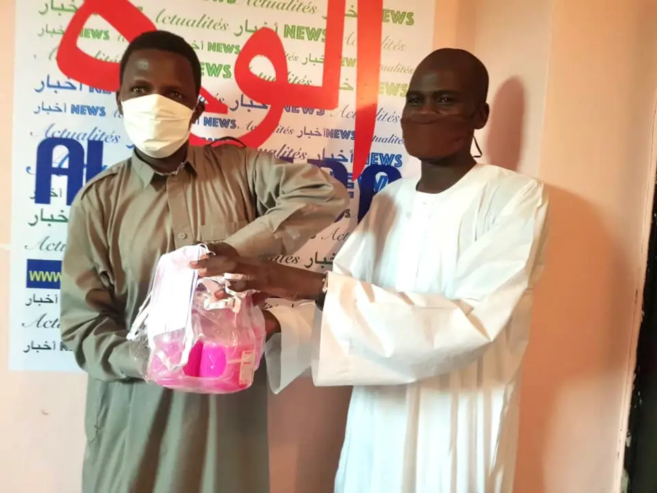 Tchad - Covid-19 : L'UJT renforce la rédaction d’Alwihda Info en kits d’hygiène