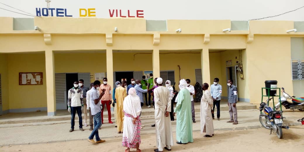 Tchad-Covid19 : les jeunes anti-Covid sensibilise et distribue des masques à Abéché : ©️ Abba Issa/Alwihda Info