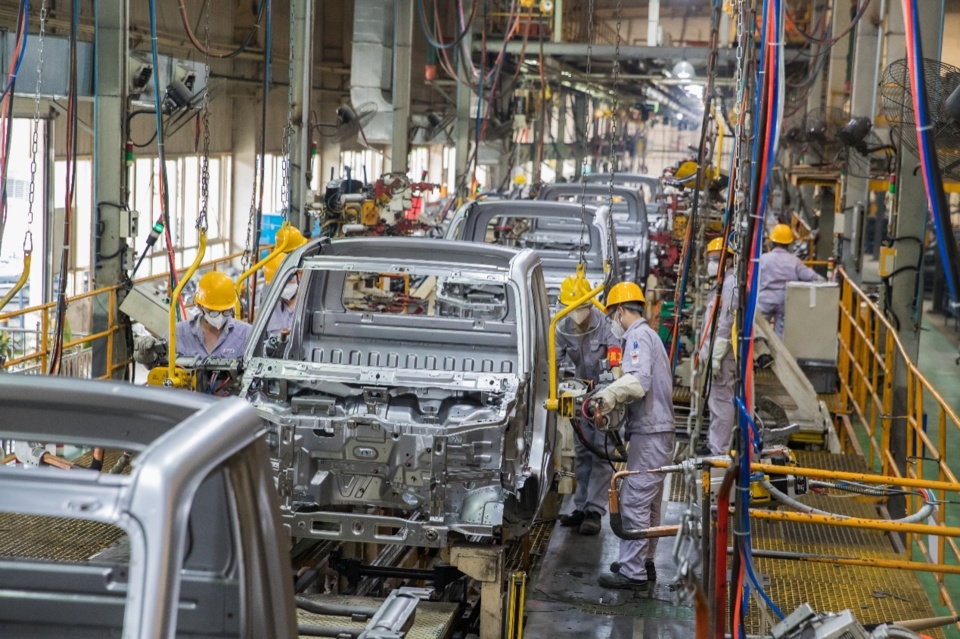 Workers assemble automotive at an industrial park in Shapingba district, southwest China's Chongqing municipality, May 7. As China further consolidates its achievements of regular control and prevention measures, Chongqing's automakers are picking up rapidly against headwinds. Photo by Sun Kaifang, People's Daily Online Workers assemble automotive at an industrial park in Shapingba district, southwest China's Chongqing municipality, May 7. As China further consolidates its achievements of regular control and prevention measures, Chongqing's automakers are picking up rapidly against headwinds. Photo by Sun Kaifang, People's Daily Online