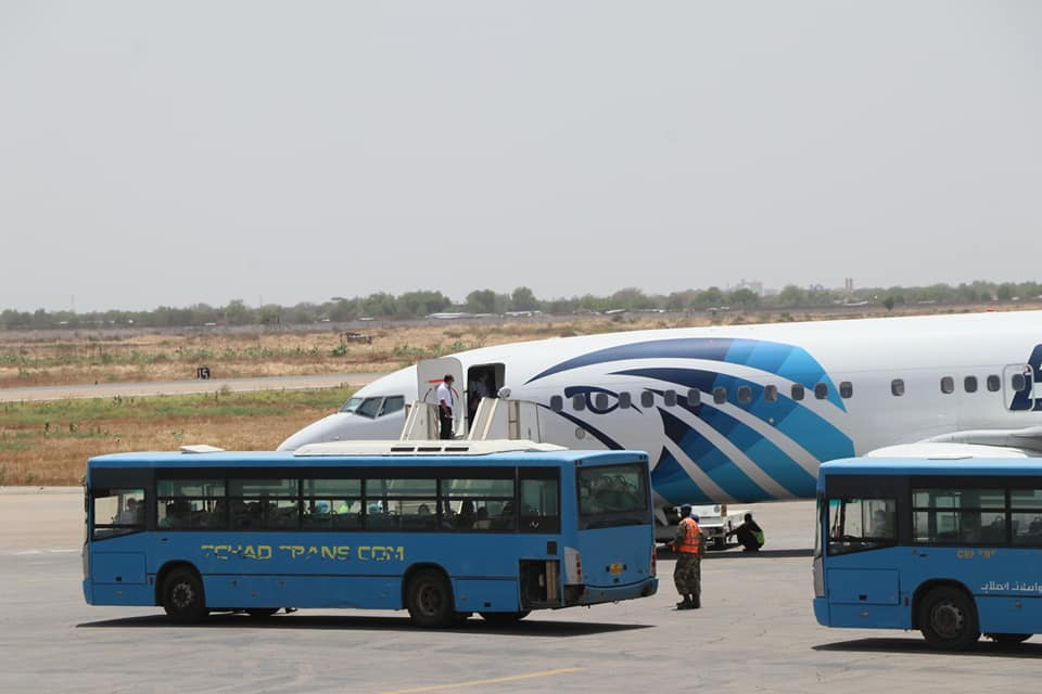 Un avion rapatrie des ressortissants tchadiens, à l'aéroport de N'Djamena. © DR/Tchad diplomatie