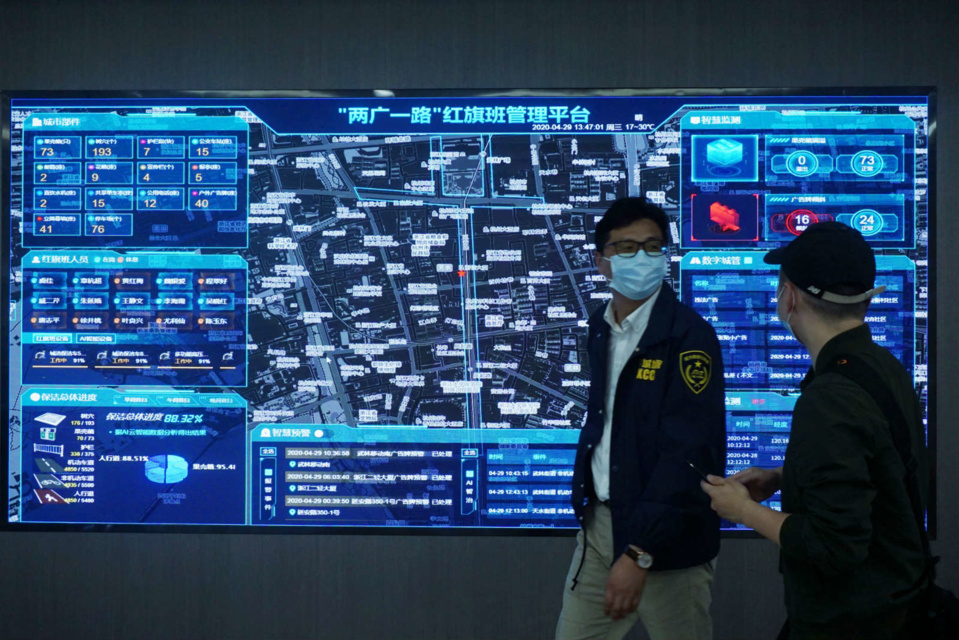 A comprehensive urban management platform is put into use in Xiacheng district, Hangzhou, East China’s Zhejiang Province on April 29. The platform aims to build a smart commanding center by integrating sanitation, municipal affairs, order building, traffic management, parking service, greening and garbage sorting, and combining smart hardware such as autopilot vehicles with internet and AI technology. Besides, the platform is also connected with traffic police department, housing and urban development department, and neighborhood communities. Photo by Long Wei/People’s Daily Online