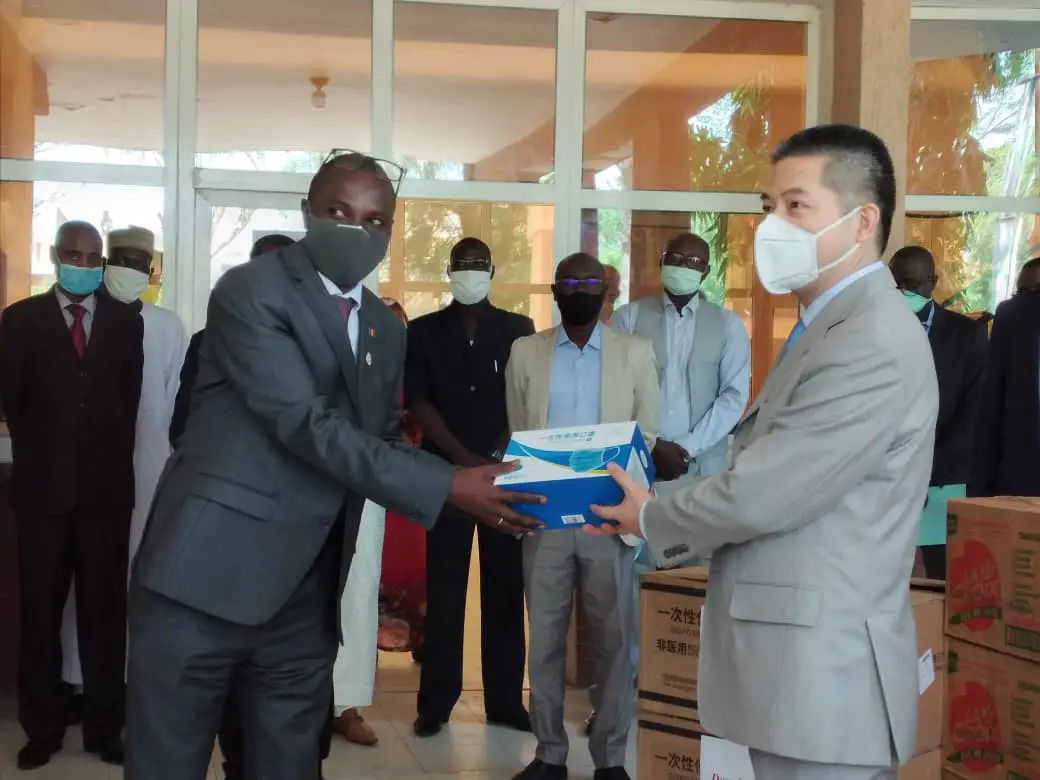 Tchad : reprise des cours, l'ambassade de Chine fait un don à l'Université de N'Djamena. © Malick Mahamat/Alwihda Info