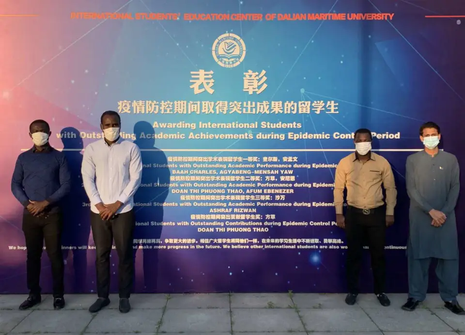 Dalian Maritime University in Dalian, Liaoning province, awards international students with outstanding academic achievements during epidemic control period. (Photo/Courtesy of Dalian Maritime University)