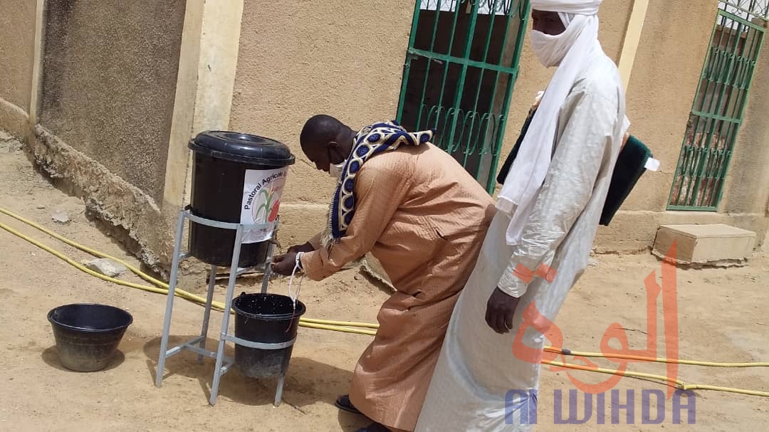 Tchad - Covid-19 : à Ati, la prière du vendredi organisée avec des mesures barrières strictes Tchad - Covid-19 : à Ati, la prière du vendredi organisée avec des mesures barrières strictes