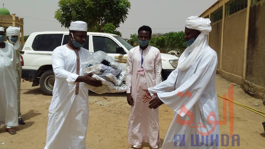 Tchad - Covid-19 : à Ati, la prière du vendredi organisée avec des mesures barrières strictes Tchad - Covid-19 : à Ati, la prière du vendredi organisée avec des mesures barrières strictes