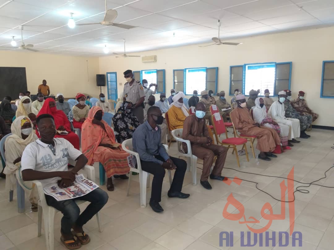 Tchad : 20 millions Fcfa de l'État pour le financement de 17 projets jeunes à Abéché. © Abba Issa/Alwihda Info Tchad : 20 millions Fcfa de l'État pour le financement de 17 projets jeunes à Abéché. © Abba Issa/Alwihda Info
