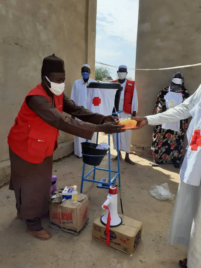 Tchad - Covid-19 : à Adde, zone frontalière du Soudan, la Croix Rouge remet du matériel sanitaire