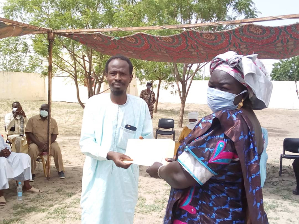 Tchad : au Hadjer Lamis, un appui de 7,8 millions FCFA à 5 jeunes promoteurs. © Mbainaissem Gédéon Mbeïbadoum/Alwihda Info Tchad : au Hadjer Lamis, un appui de 7,8 millions FCFA à 5 jeunes promoteurs. © Mbainaissem Gédéon Mbeïbadoum/Alwihda Info