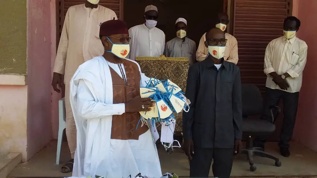 Tchad - Covid-19 : un millier de masques offerts à deux lycées d'Ati. © Hassan Djidda Hassan/Alwihda Info