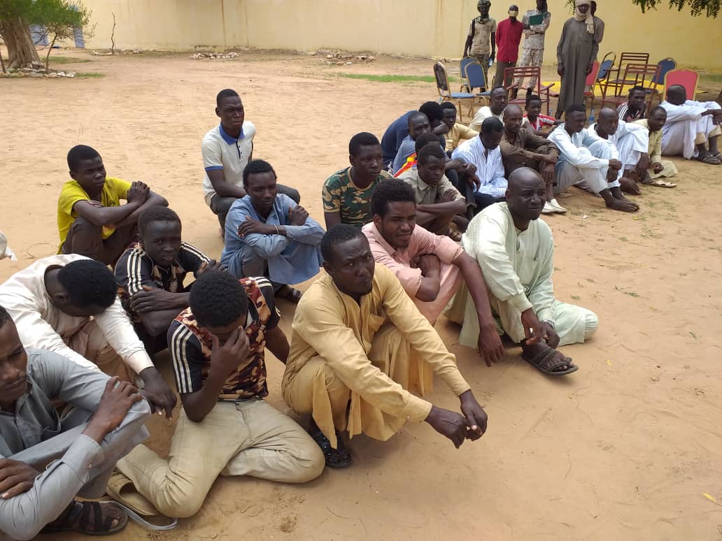 Tchad : 28 jeunes interceptés au Sila, ils tentaient de se rendre clandestinement au nord. © Mahamat Issa Gadaya/Alwihda Info Tchad : 28 jeunes interceptés au Sila, ils tentaient de se rendre clandestinement au nord. © Mahamat Issa Gadaya/Alwihda Info