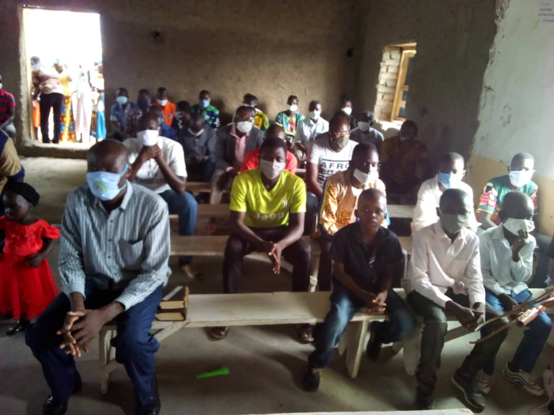 Tchad - Covid-19 : L'Église catholique célèbre sa première messe depuis l'allégement des mesures. © Mbainaissem Gédéon Mbeïbadoum/Alwihda Info Tchad - Covid-19 : L'Église catholique célèbre sa première messe depuis l'allégement des mesures. © Mbainaissem Gédéon Mbeïbadoum/Alwihda Info