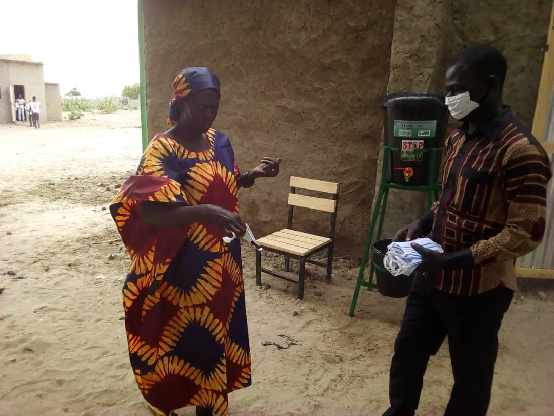 Tchad - Covid-19 : L'Église catholique célèbre sa première messe depuis l'allégement des mesures. © Mbainaissem Gédéon Mbeïbadoum/Alwihda Info Tchad - Covid-19 : L'Église catholique célèbre sa première messe depuis l'allégement des mesures. © Mbainaissem Gédéon Mbeïbadoum/Alwihda Info