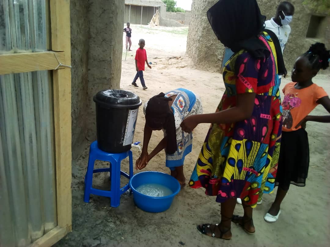 Tchad - Covid-19 : L'Église catholique célèbre sa première messe depuis l'allégement des mesures. © Mbainaissem Gédéon Mbeïbadoum/Alwihda Info Tchad - Covid-19 : L'Église catholique célèbre sa première messe depuis l'allégement des mesures. © Mbainaissem Gédéon Mbeïbadoum/Alwihda Info