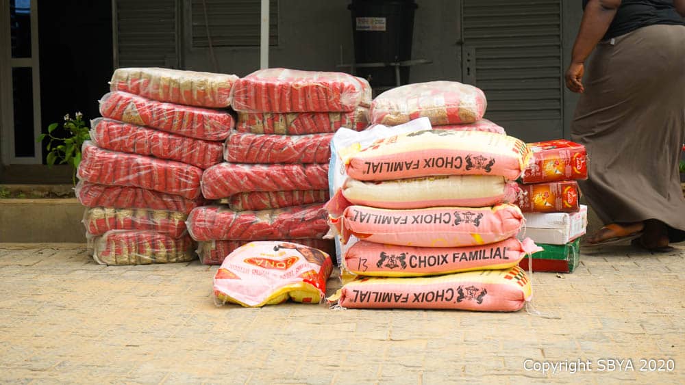 Tchad : des jeunes entrepreneurs apportent leur aide à des orphelinats à N'Djamena Tchad : des jeunes entrepreneurs apportent leur aide à des orphelinats à N'Djamena
