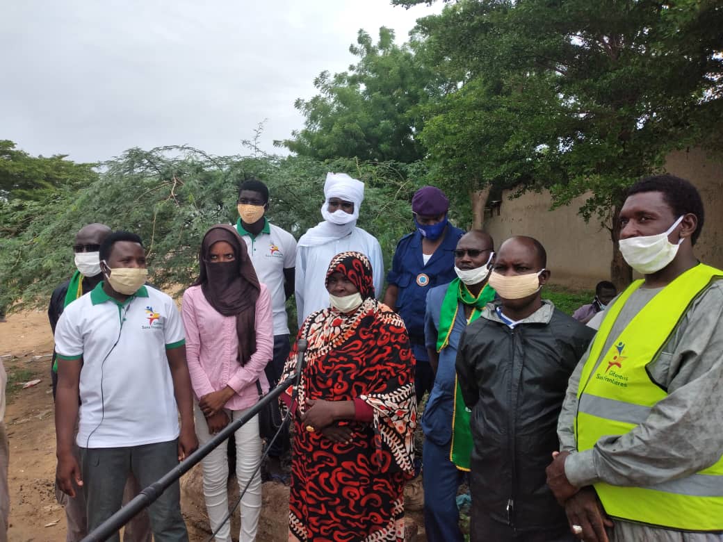 Tchad : pour faire face aux inondations à N'Djamena, des jeunes se retroussent les manches. © Malick Mahamat/Alwihda Info