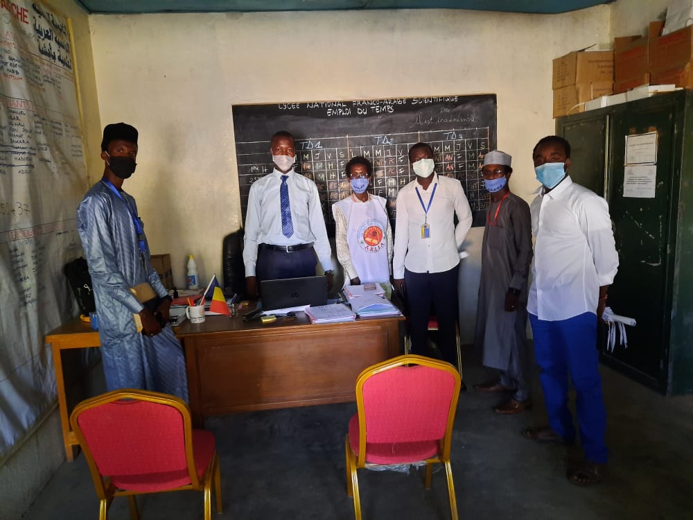 Tchad – Covid 19 : à Abéché, des jeunes accentuent la sensibilisation dans les lycées. © Abba Issa/Alwihda Info Tchad – Covid 19 : à Abéché, des jeunes accentuent la sensibilisation dans les lycées. © Abba Issa/Alwihda Info