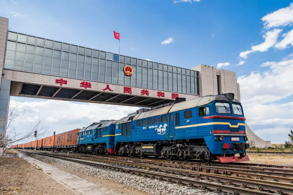 A China-Europe cargo train entering Chinese border. Photo: Guo Pengjie / People’s Daily Online