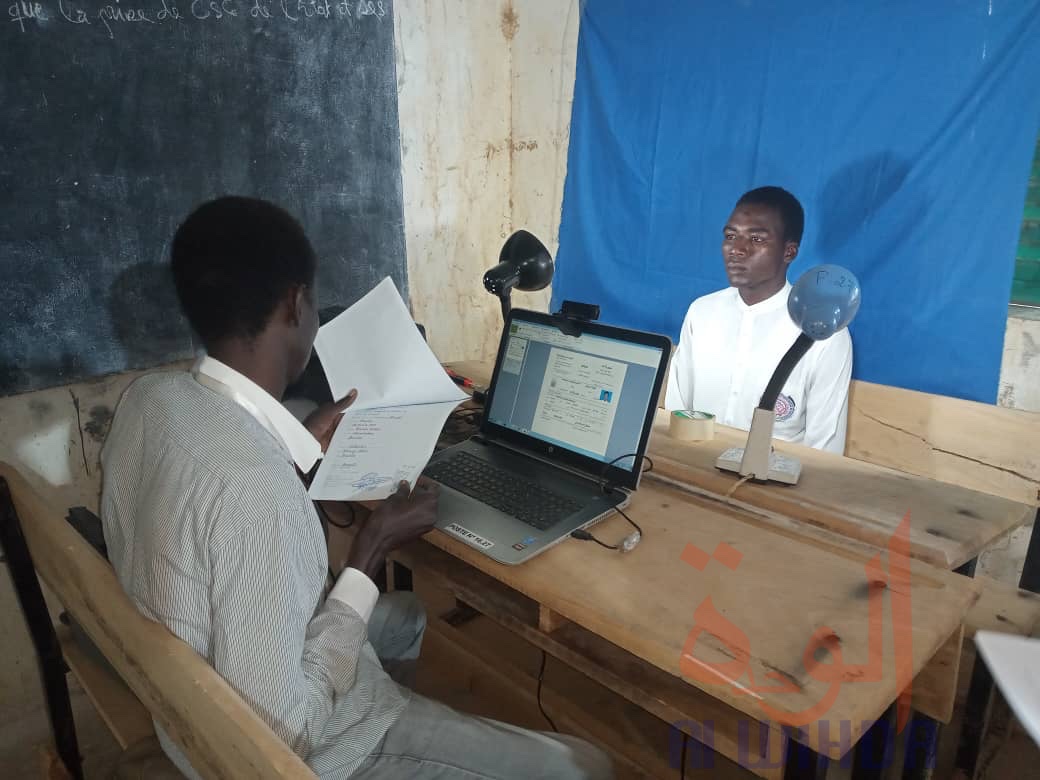 Tchad : début d'enrôlement des candidats au baccalauréat à Goz Beida. © Mahamat Issa Gadaya/Alwihda Info Tchad : début d'enrôlement des candidats au baccalauréat à Goz Beida. © Mahamat Issa Gadaya/Alwihda Info