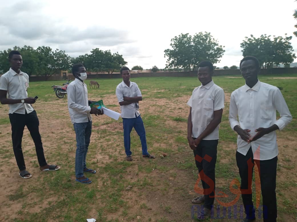 Tchad : début d'enrôlement des candidats au baccalauréat à Goz Beida. © Mahamat Issa Gadaya/Alwihda Info Tchad : début d'enrôlement des candidats au baccalauréat à Goz Beida. © Mahamat Issa Gadaya/Alwihda Info
