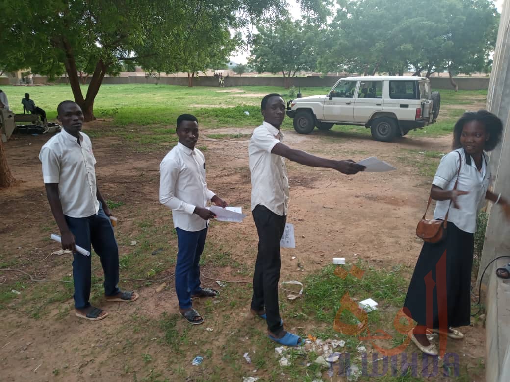 Tchad : début d'enrôlement des candidats au baccalauréat à Goz Beida. © Mahamat Issa Gadaya/Alwihda Info Tchad : début d'enrôlement des candidats au baccalauréat à Goz Beida. © Mahamat Issa Gadaya/Alwihda Info