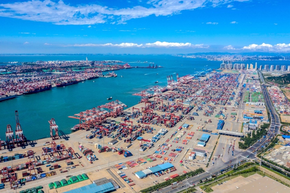 Photo taken on July 27 shows a busy scene in Qingdao Port, east China's Shandong province. People's Daily Online/Han Jiajun Photo taken on July 27 shows a busy scene in Qingdao Port, east China's Shandong province. People's Daily Online/Han Jiajun