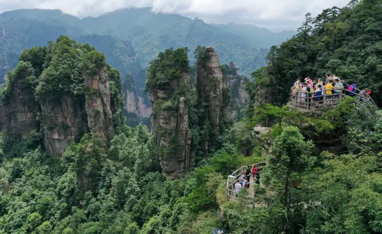 Tourists visit Zhangjiajie scenic spot, Central China’s Hunan Province on Aug. 10. Photo by Wu Yongbing/People’s Daily Online