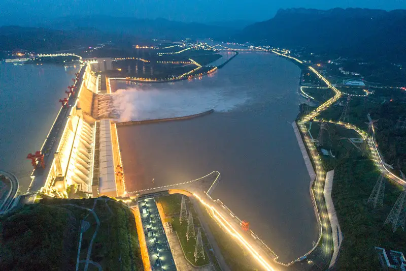 Photo taken on August 19 shows the Three Gorges Dam discharging floodwater through 10 of its spillway holes. On the night of August 19, the Three Gorges project opened 11 deep spillway holes to discharge floodwater. (Photo by Wang Gang/People’s Daily Online)