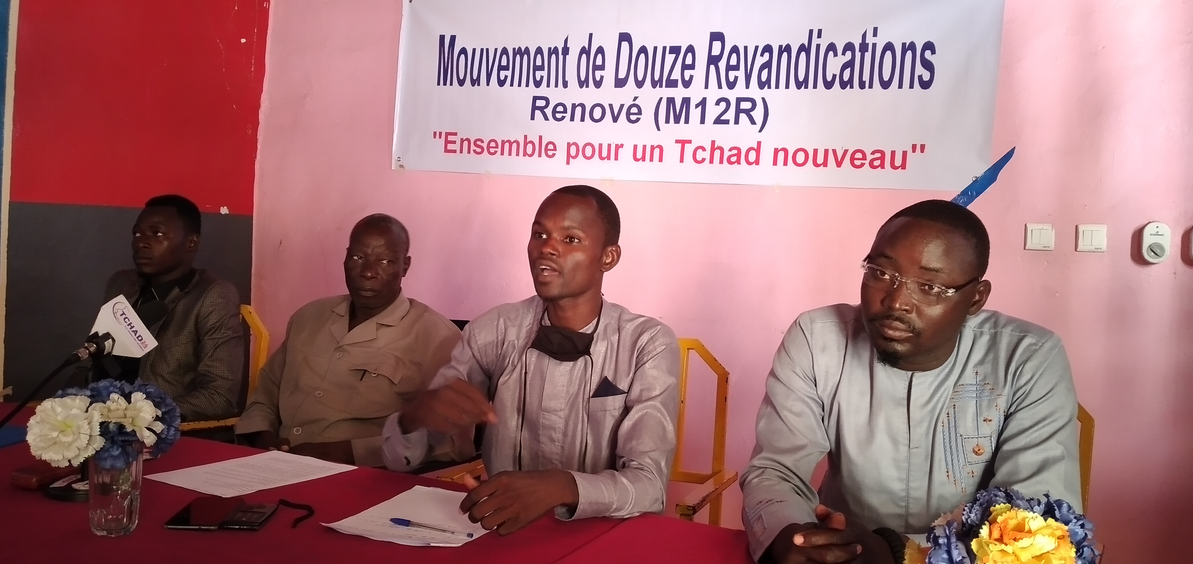 Les membres du Mouvement des 12 revendications (M12R). © Ben Kadabio/Alwihda Info