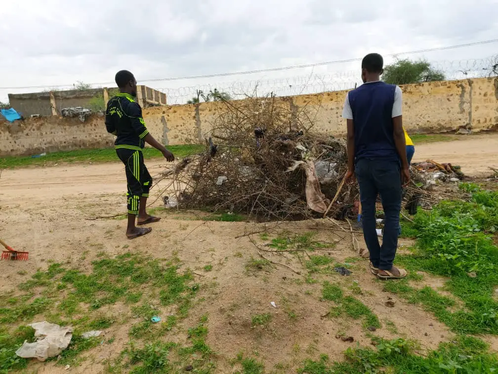 Tchad : des jeunes volontaires organisent une journée de salubrité à Guéréda