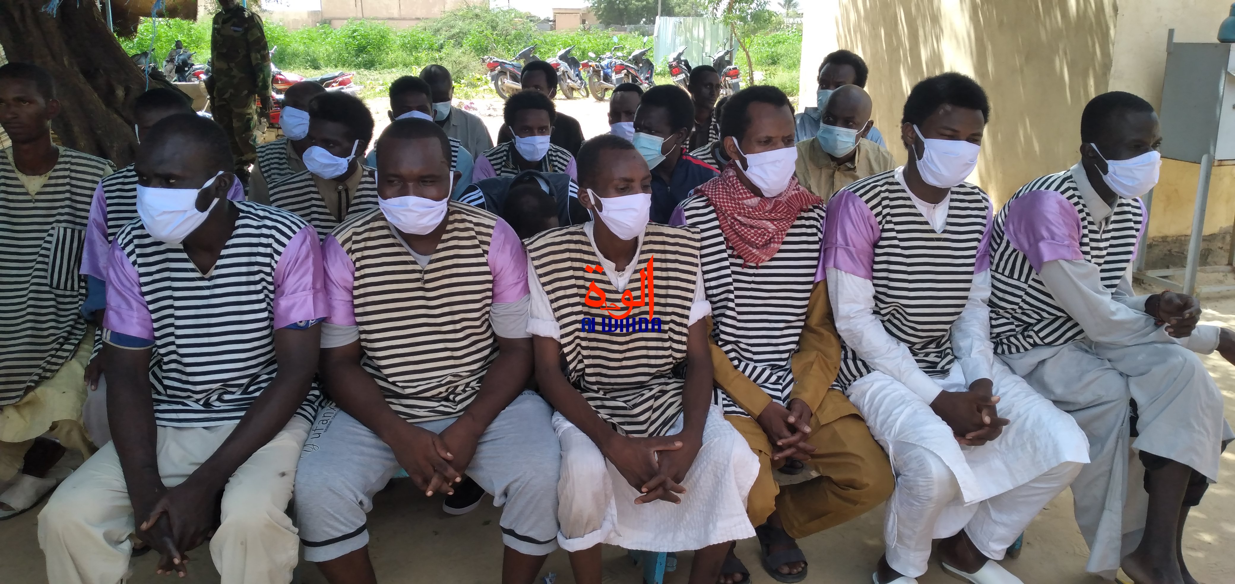 Tchad : libération de détenus graciés par le chef de l'État, dont d'ex-chefs rebelles. © Ben kadabio/Alwihda Info Tchad : libération de détenus graciés par le chef de l'État, dont d'ex-chefs rebelles. © Ben kadabio/Alwihda Info