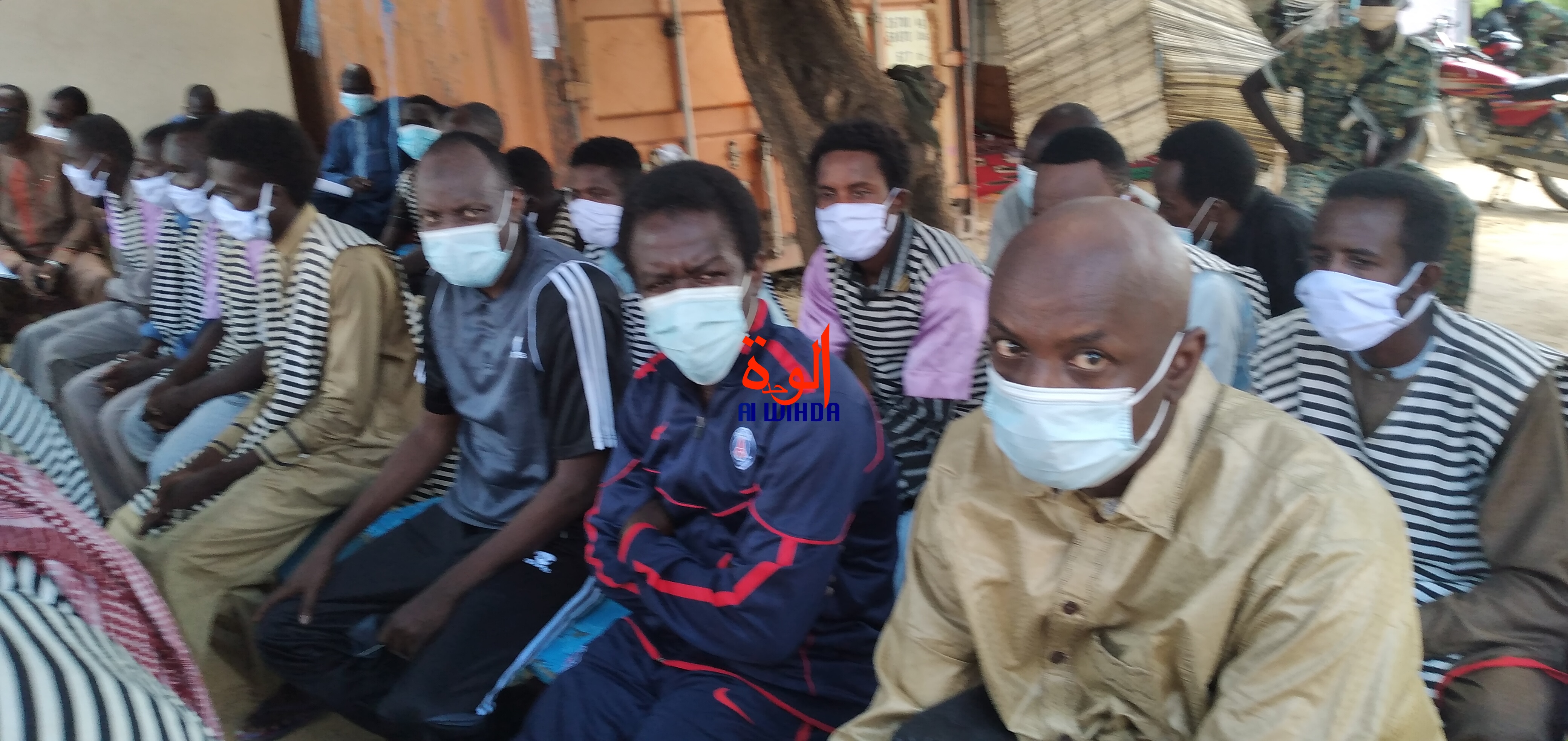 Tchad : libération de détenus graciés par le chef de l'État, dont d'ex-chefs rebelles. © Ben kadabio/Alwihda Info Tchad : libération de détenus graciés par le chef de l'État, dont d'ex-chefs rebelles. © Ben kadabio/Alwihda Info