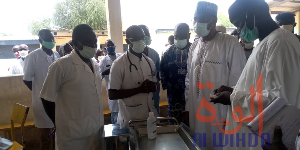 Tchad : à Mongo, le gouverneur inspecte l’hôpital provincial. © Béchir Badjoury/Alwihda Info