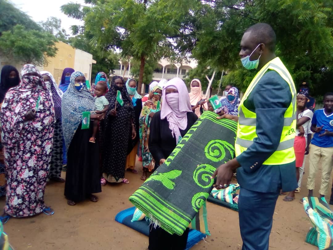 Tchad : le "cercle des jeunes" du MPS vient en aide aux sinistrés d'inondations. © Mahamat Abdramane Ali Kitire/Alwihda Info