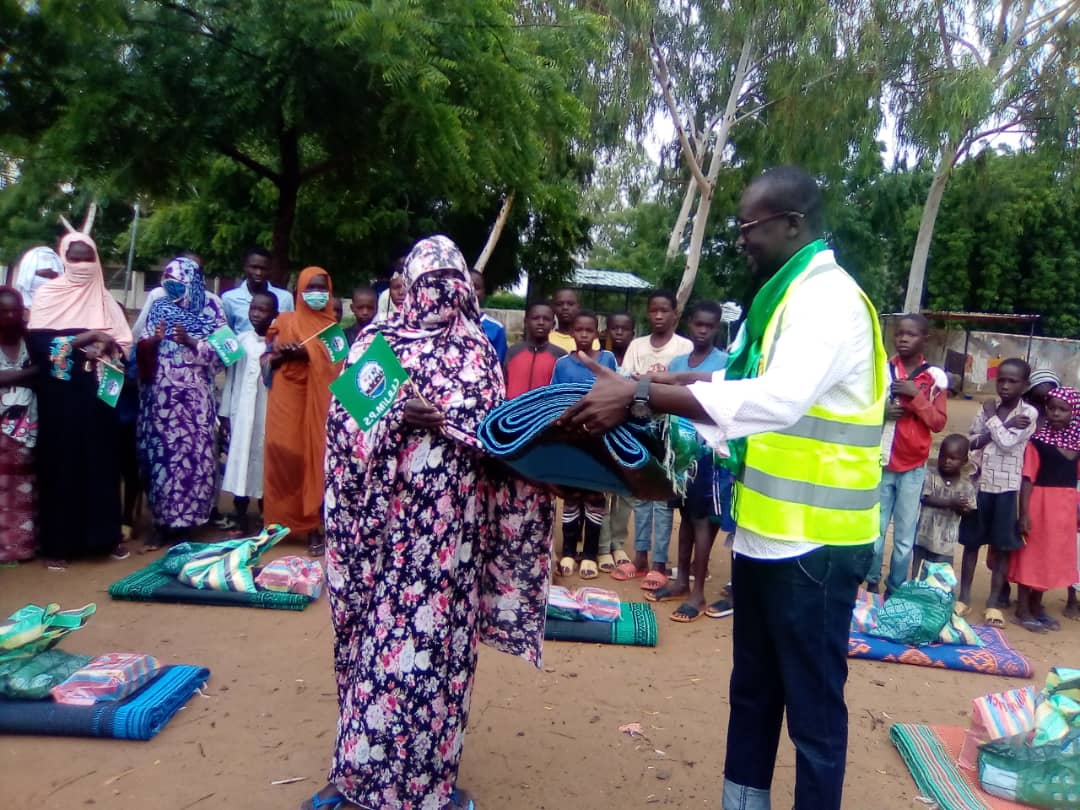 Tchad : le "cercle des jeunes" du MPS vient en aide aux sinistrés d'inondations. © Mahamat Abdramane Ali Kitire/Alwihda Info