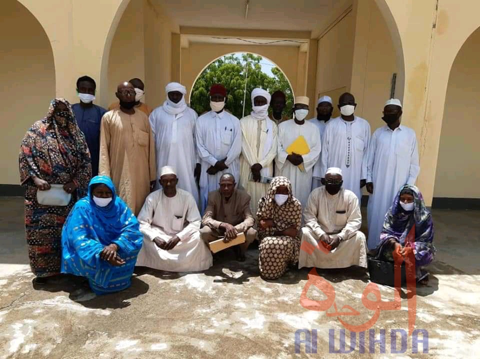 Tchad : Le nouveau délégué à l'éducation nationale du Ouaddaï installé. © Abba Issa/Alwihda Info Tchad : Le nouveau délégué à l'éducation nationale du Ouaddaï installé. © Abba Issa/Alwihda Info