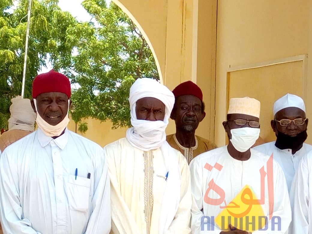 Tchad : Le nouveau délégué à l'éducation nationale du Ouaddaï installé. © Abba Issa/Alwihda Info Tchad : Le nouveau délégué à l'éducation nationale du Ouaddaï installé. © Abba Issa/Alwihda Info