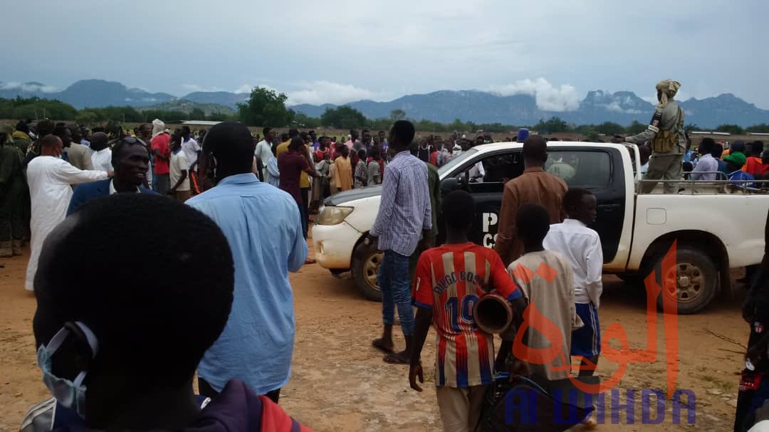 Tchad : tensions lors d'un match, les forces de sécurité évitent le pire à un arbitre et des joueurs. © Béchir Badjoury/Alwihda Info Tchad : tensions lors d'un match, les forces de sécurité évitent le pire à un arbitre et des joueurs. © Béchir Badjoury/Alwihda Info