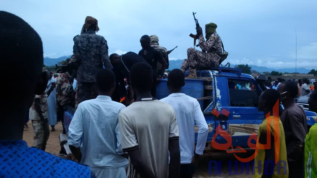Tchad : tensions lors d'un match, les forces de sécurité évitent le pire à un arbitre et des joueurs. © Béchir Badjoury/Alwihda Info Tchad : tensions lors d'un match, les forces de sécurité évitent le pire à un arbitre et des joueurs. © Béchir Badjoury/Alwihda Info
