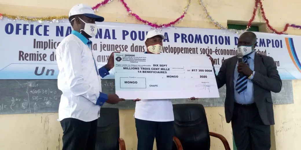 Tchad : l'ONAPE remet des chèques aux promoteurs de l'emploi du Guéra